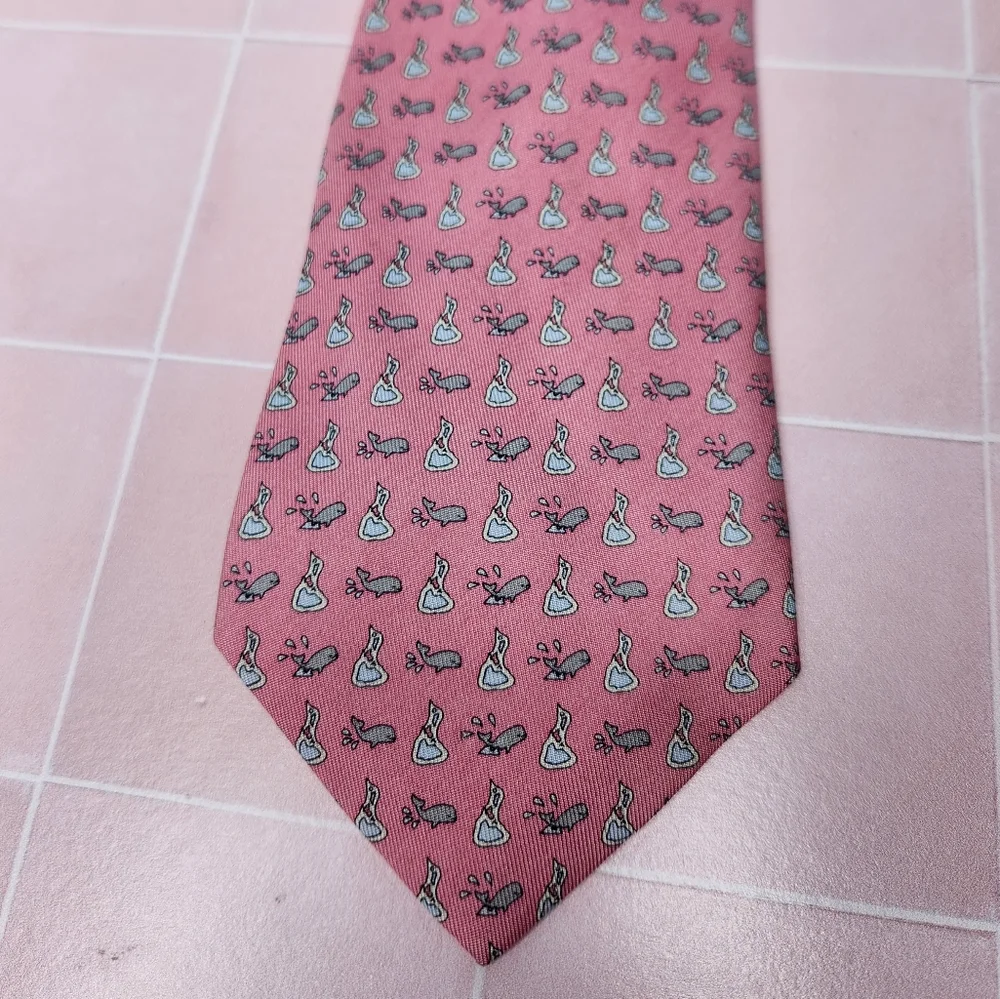 Vineyard Vines Whale and Island Tie